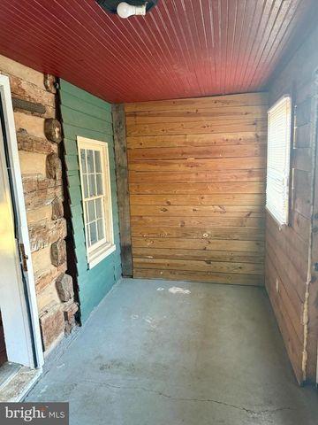 131 S MASSANUTEN ST, Strasburg, VA 22657