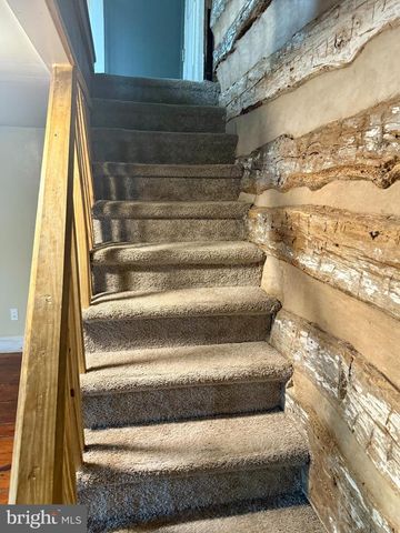 131 S MASSANUTEN ST, Strasburg, VA 22657