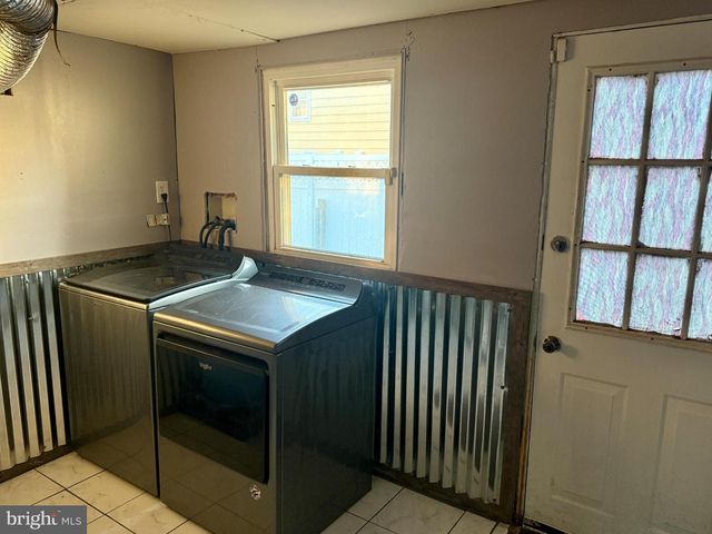 131 S MASSANUTEN ST, Strasburg, VA 22657