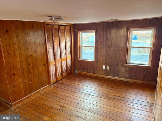 131 S MASSANUTEN ST, Strasburg, VA 22657