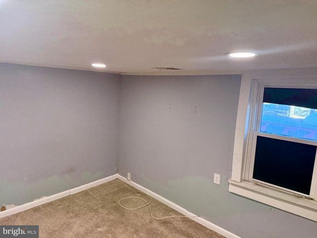 131 S MASSANUTEN ST, Strasburg, VA 22657