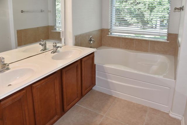 13600 Breton Ridge Street 4B, Houston, TX 77070