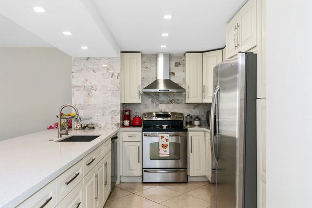 1147 Hillsboro Mile Hillsboro Mile 803, Hillsboro Beach, FL 33062