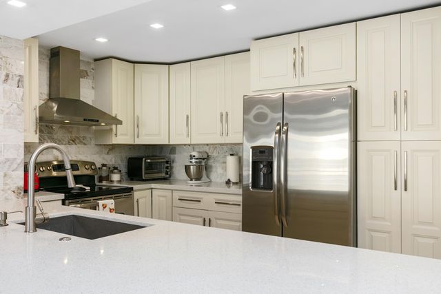 1147 Hillsboro Mile Hillsboro Mile 803, Hillsboro Beach, FL 33062