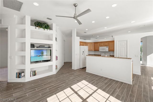 151 Vista LN, Naples, FL 34119