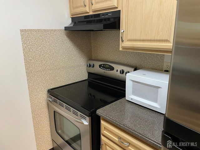 911 Ravens Crest Drive, Plainsboro, NJ 08536