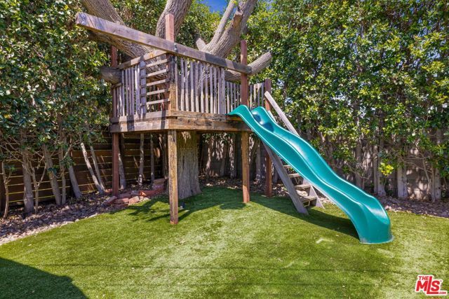 12701 Dewey Street, Los Angeles, CA 90066