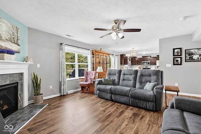 80 Blue Lace Drive, Whiteland, IN 46184