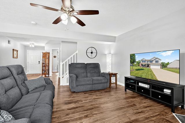 80 Blue Lace Drive, Whiteland, IN 46184