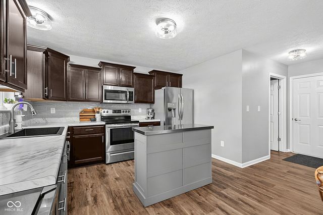 80 Blue Lace Drive, Whiteland, IN 46184