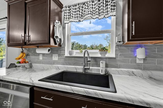80 Blue Lace Drive, Whiteland, IN 46184