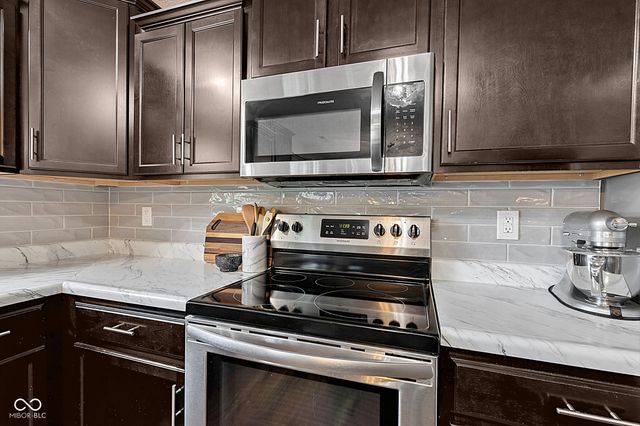 80 Blue Lace Drive, Whiteland, IN 46184