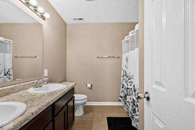 80 Blue Lace Drive, Whiteland, IN 46184