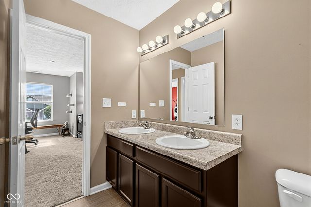 80 Blue Lace Drive, Whiteland, IN 46184
