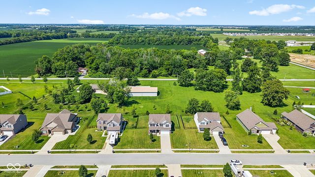 80 Blue Lace Drive, Whiteland, IN 46184