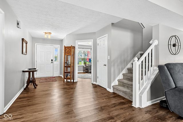 80 Blue Lace Drive, Whiteland, IN 46184
