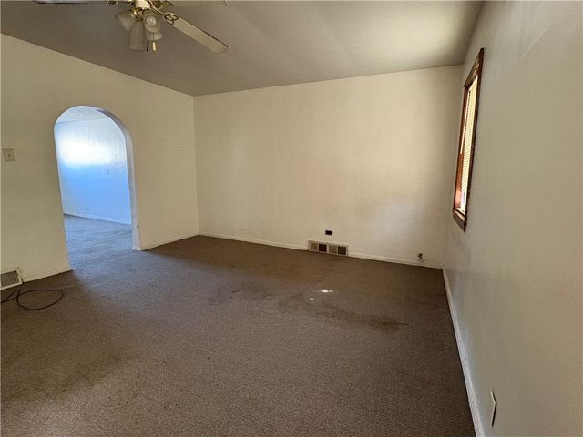 324 Main St, New Kensington, PA 15068