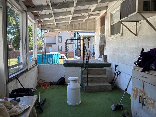 324 Main St, New Kensington, PA 15068