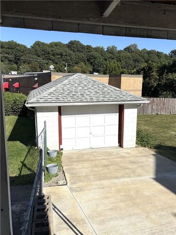 324 Main St, New Kensington, PA 15068