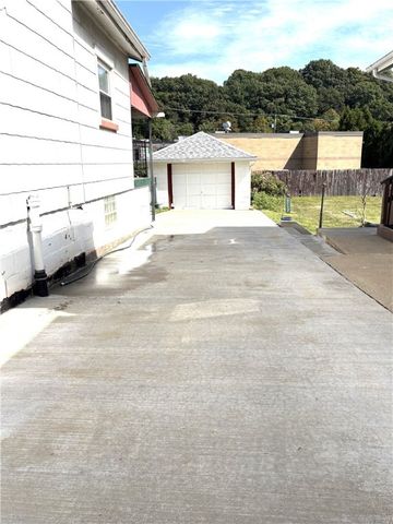 324 Main St, New Kensington, PA 15068