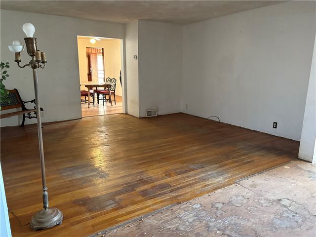 324 Main St, New Kensington, PA 15068