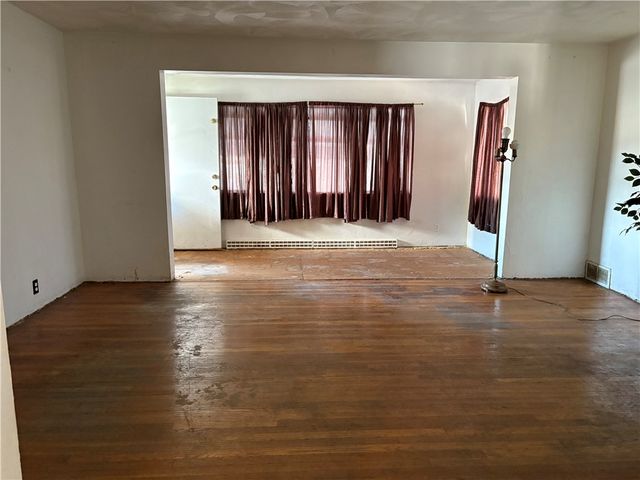 324 Main St, New Kensington, PA 15068