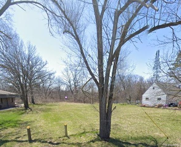 5141 W BRISTOL Road, Flint, MI 48507
