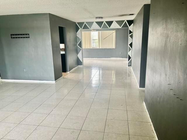 2400 NW 85th Avenue, Sunrise, FL 33322