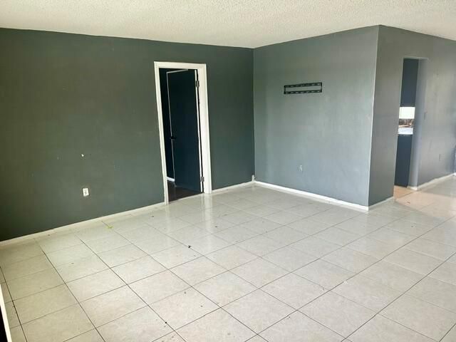 2400 NW 85th Avenue, Sunrise, FL 33322