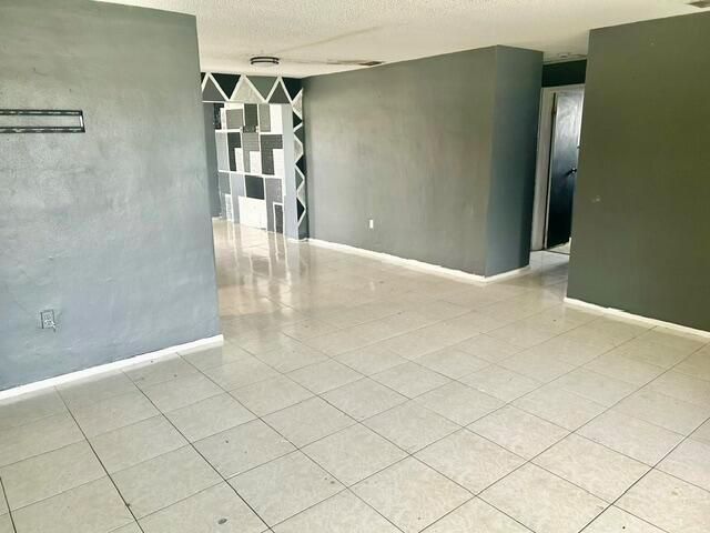 2400 NW 85th Avenue, Sunrise, FL 33322
