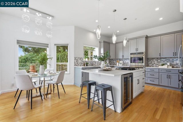 7075 Elverton Dr, Oakland, CA 94611