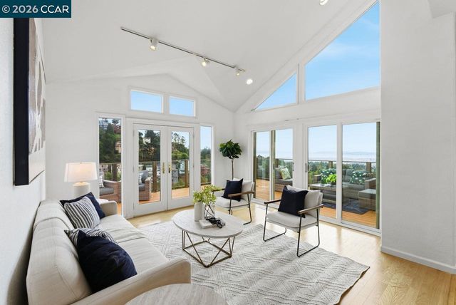 7075 Elverton Dr, Oakland, CA 94611