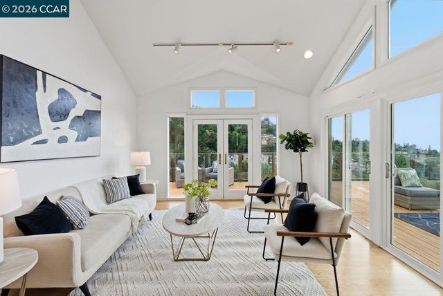 7075 Elverton Dr, Oakland, CA 94611