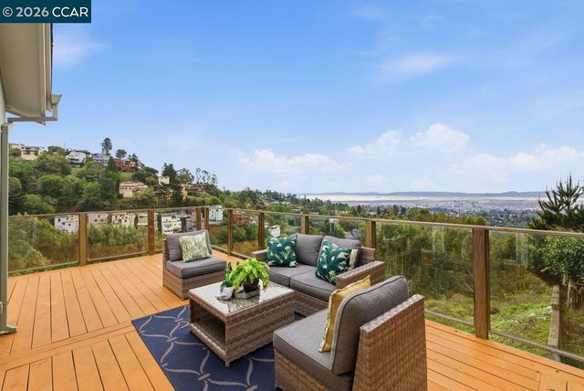 7075 Elverton Dr, Oakland, CA 94611