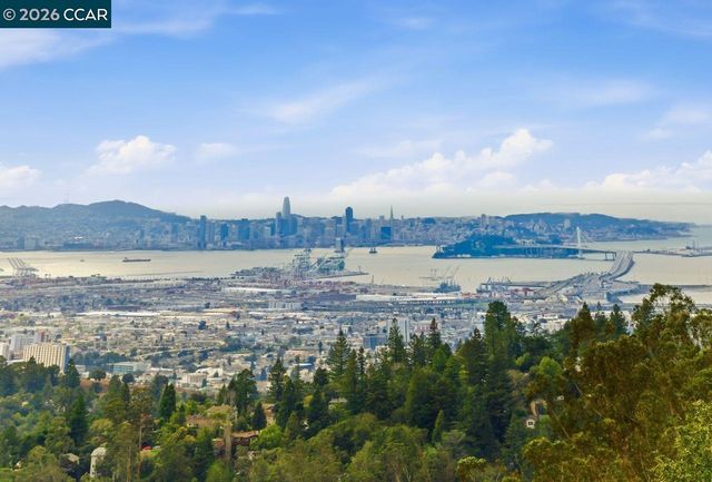 7075 Elverton Dr, Oakland, CA 94611