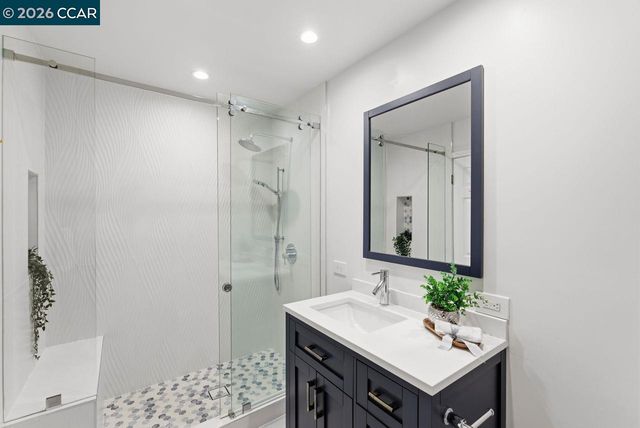 7075 Elverton Dr, Oakland, CA 94611