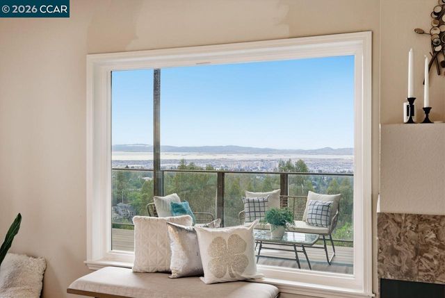 7075 Elverton Dr, Oakland, CA 94611