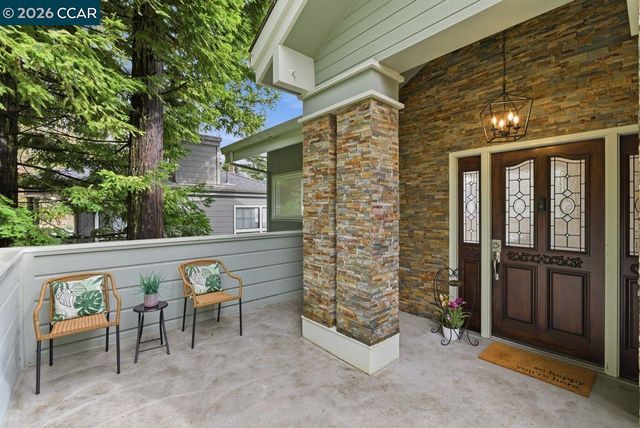 7075 Elverton Dr, Oakland, CA 94611