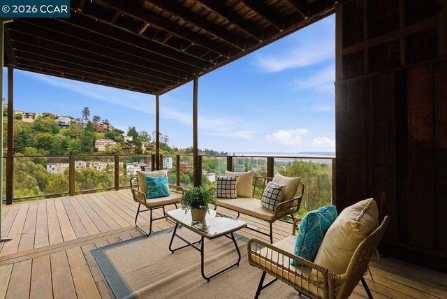 7075 Elverton Dr, Oakland, CA 94611