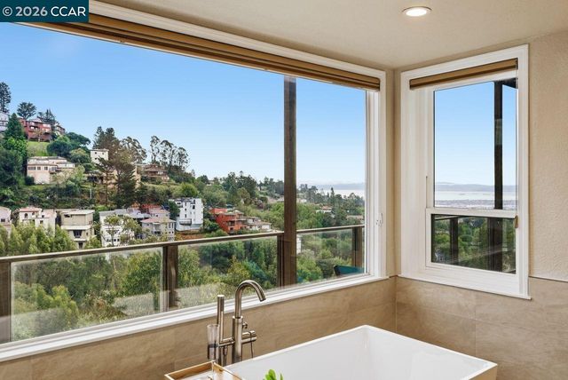 7075 Elverton Dr, Oakland, CA 94611