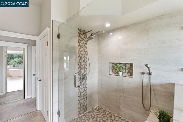 7075 Elverton Dr, Oakland, CA 94611