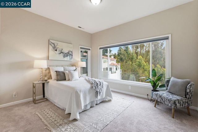 7075 Elverton Dr, Oakland, CA 94611