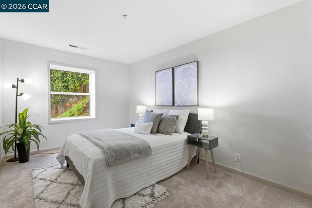 7075 Elverton Dr, Oakland, CA 94611