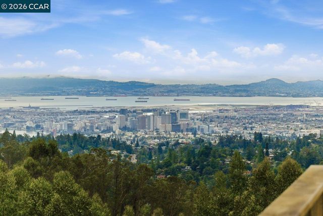 7075 Elverton Dr, Oakland, CA 94611