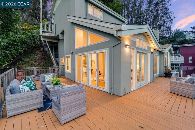 7075 Elverton Dr, Oakland, CA 94611