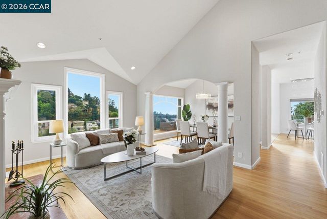 7075 Elverton Dr, Oakland, CA 94611