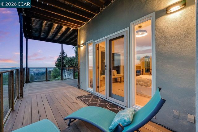 7075 Elverton Dr, Oakland, CA 94611