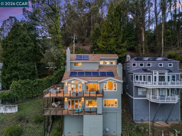 7075 Elverton Dr, Oakland, CA 94611