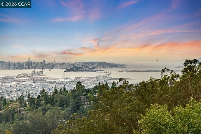 7075 Elverton Dr, Oakland, CA 94611