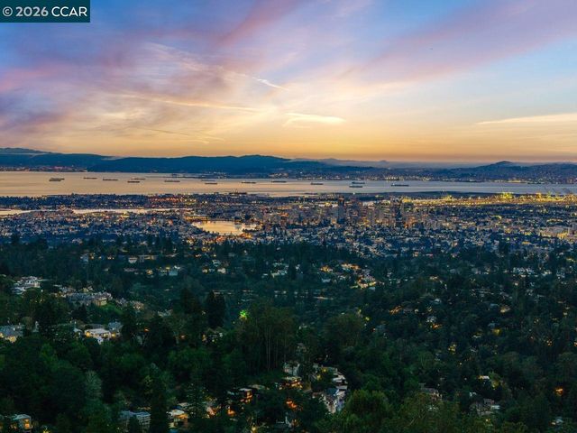 7075 Elverton Dr, Oakland, CA 94611